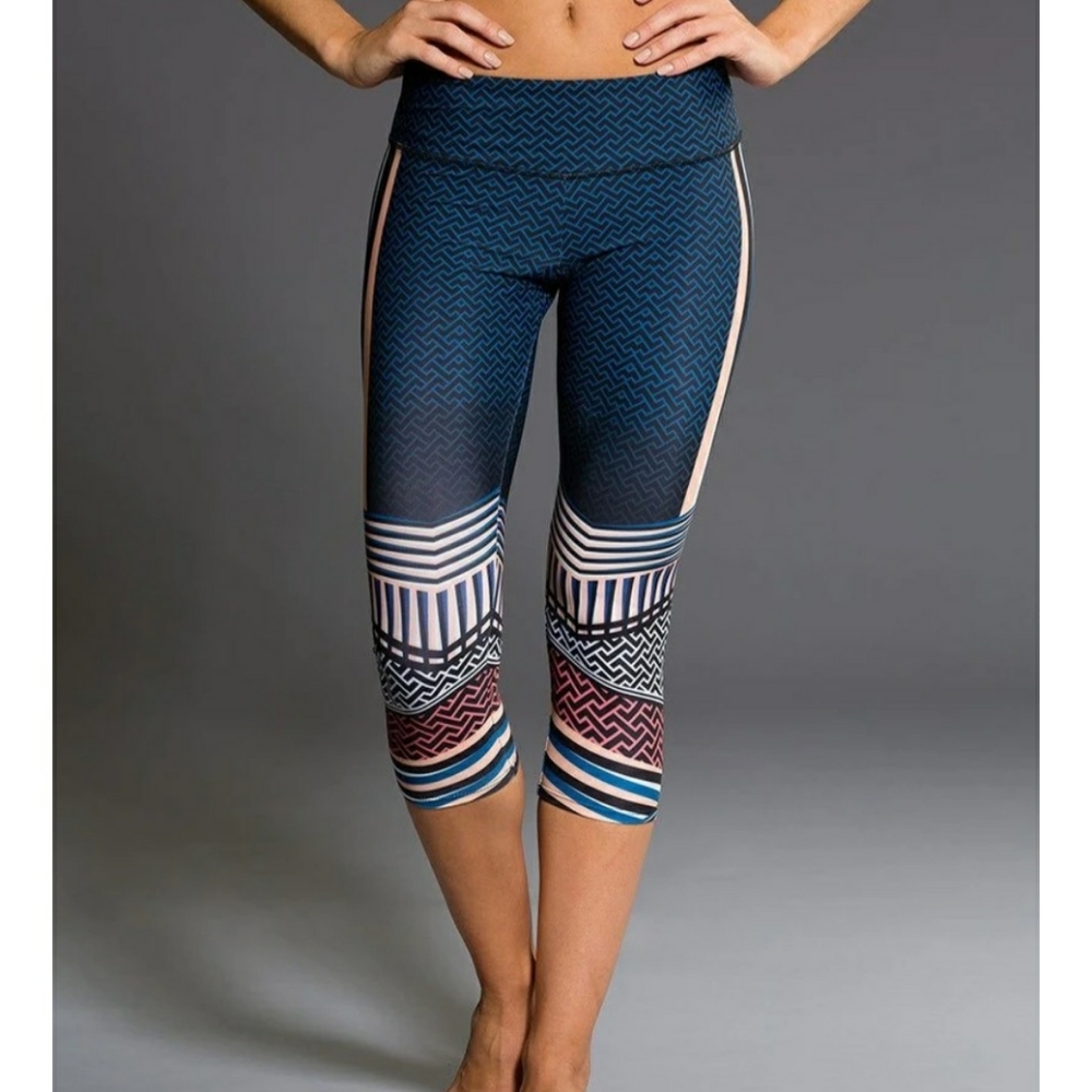 High-Waist Geo Print Capri Leggings - Blue